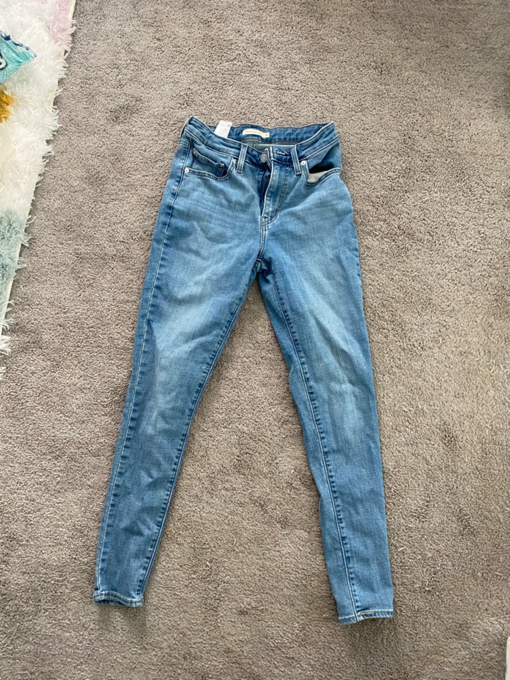 Levi's High-Rise Straight Women's Jeans in Medium Blue